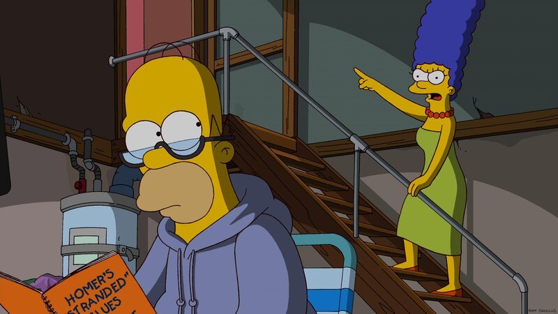 Homer kauft ein Fitness-Gerät mit eingebautem Fernseher; Marge ist genervt, als er die Serie „Stranded“ schaut. – Bild: Twentieth Century Fox Film Corporation