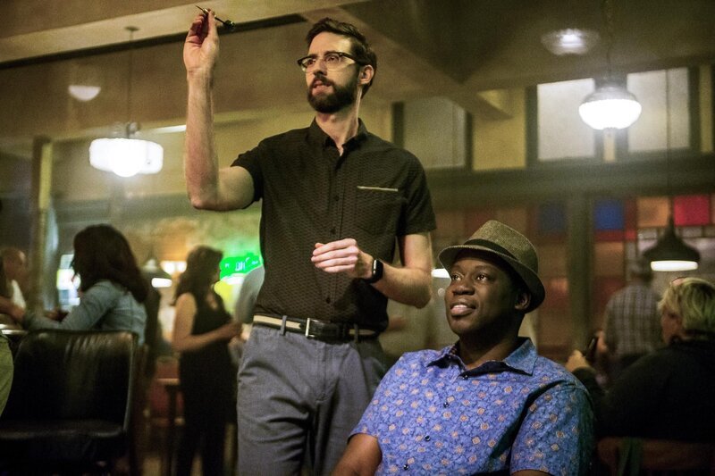 Sebastian (Rob Kerkovich, l.), Plame (Daryl Mitchell, r.) und der Rest ihres Teams begeben sich auf die Suchen nach 900 Pfund Sprengstoff, die gestohlen wurden. Viel Zeit bleibt ihnen nicht, denn dieser Sprengstoff könnte jederzeit irgendwo in New Orleans zum Einsatz kommen … – Bild: CBS Broadcasting, Inc. All Rights Reserved /​ Skip Bolen