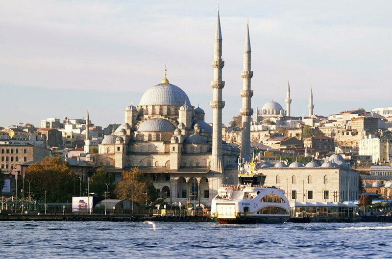Seit die junge türkische Republik vor 100 Jahren ihre Einheit und Identität auf dem Anbau und der Verarbeitung von einheimischem Tee gründete, ist der Çay das Getränk der türkischen Nation. – Bild: Elephant Doc
