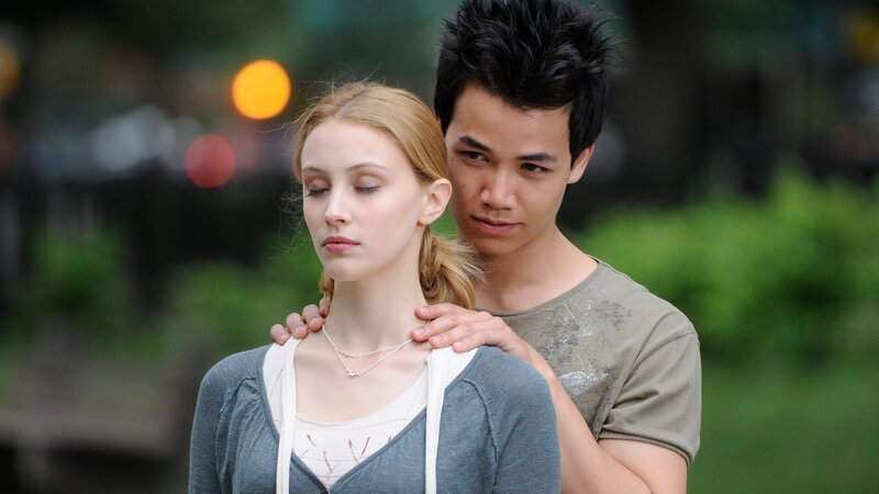 l-r: Zoe Kessler (Sarah Gadon), Yuan Doa ( Shannon Kook) – Bild: AXN Black