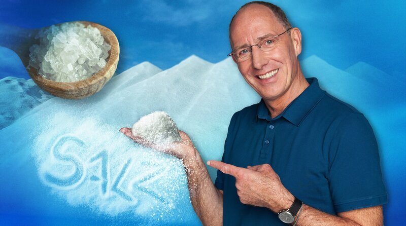 Salz. Ein paar Körner auf dem Frühstücksei, eine Prise im Brotteig – so alltäglich, so selbstverständlich. Doch diese kleinen weißen Kristalle sind wichtiger, als man denkt: für unseren Körper, in unserem Alltag, für die Industrie. Im Körper übernimmt Salz lebenswichtige Aufgaben: Es reguliert den Wasserhaushalt in jeder einzelnen Zelle, ermöglicht elektrische Signale im Nervensystem und lässt Muskeln arbeiten – vom Herzschlag bis zur kleinsten Handbewegung. – Die Sendung moderiert Thomas Ranft. – Bild: WDR/​Tilman Schenk/​picture alliance/​FoodCollection/​Zoonar/​mauritius images