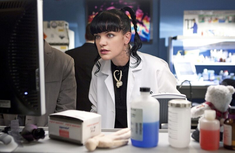 Gibt alles, um einen neuen Fall aufzudecken: Abby (Pauley Perrette) … – Bild: CBS /​ Adam Rose