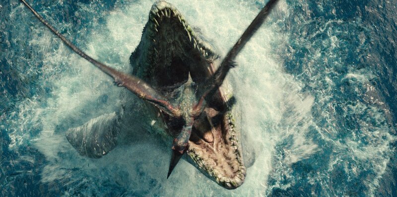 Ein Mosasaurus taucht aus dem Wasser auf, um seine Beute zu fressen – Bild: TV24