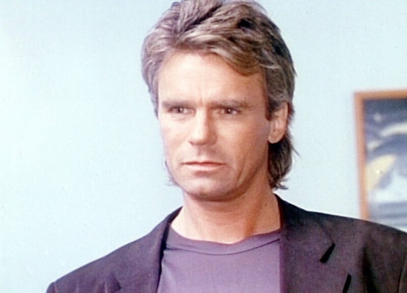 MacGyver (Richard Dean Anderson) erfährt, dass Pete Thorntons Ex-Frau die anonymen Briefe geschrieben hat … – Bild: Kabel Eins Classics