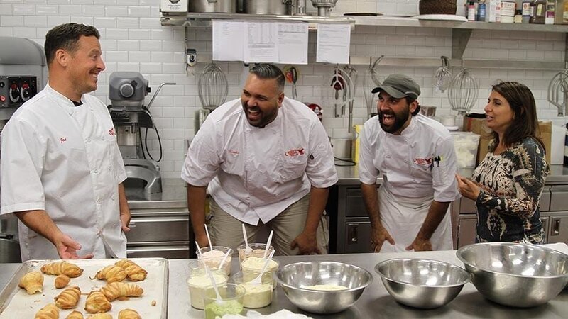 Team trying the new lobster tail flavors. – Bild: Discovery Communications