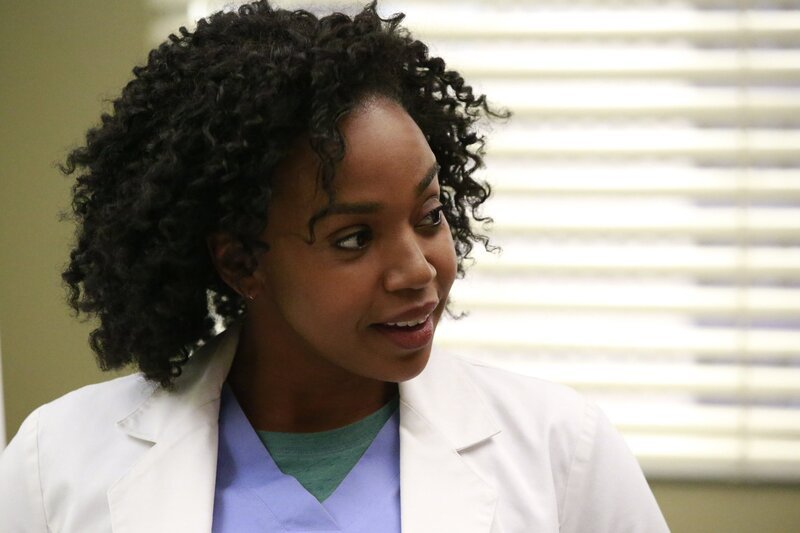 Freut sich auf ihre erste Solo-OP: Stephanie (Jerrika Hinton) … – Bild: American Broadcasting Companies, Inc. /​ Mitch Haaseth