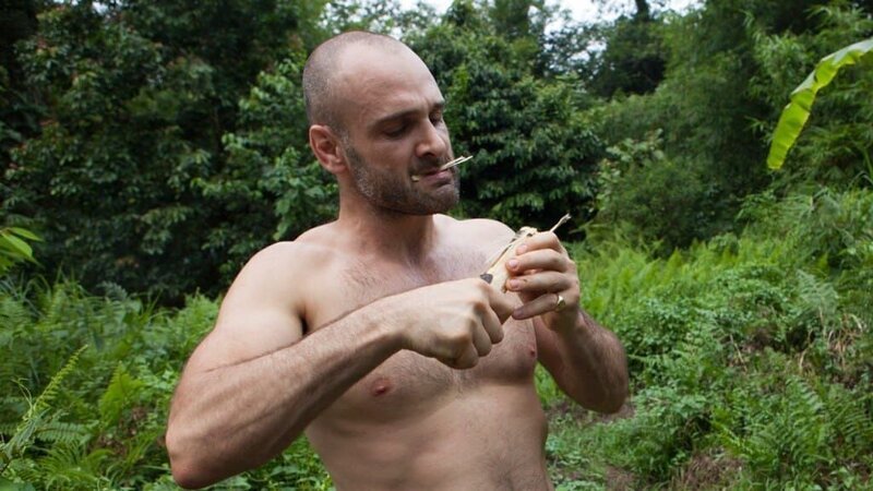 Borneo ist die drittgrößte Insel der Welt und zu großen Teilen mit tropischem Regenwald bedeckt. Survival-Profi Ed Stafford will es zehn Tage in dieser grünen Hölle aushalten, bei Temperaturen um die 40 Grad Celsius und einer Luftfeuchtigkeit von 90 Prozent. – Bild: Discovery Networks International All Rights Reserved