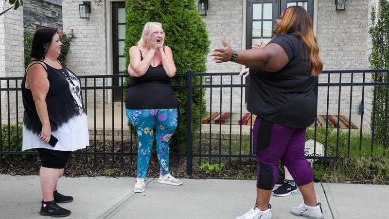 Meghan, Vannessa, Tina, and Ashely meet for a group walk, where Ashely has news about her weight loss surgery. – Bild: Discovery, Inc.