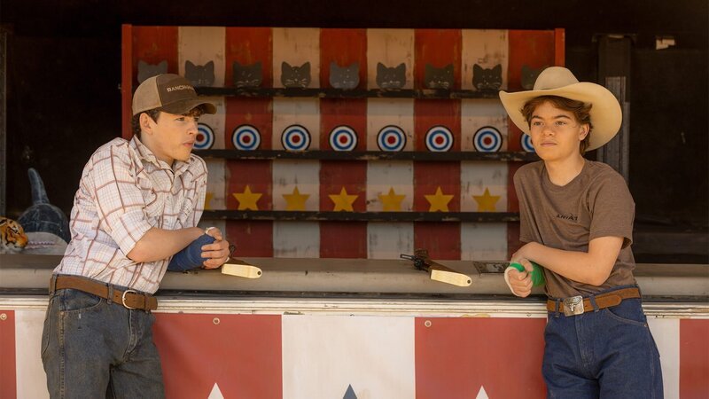 Carter (Finn Little, l.) und Tate Dutton (Brecken Merrill, r.) – Bild: AXN Black