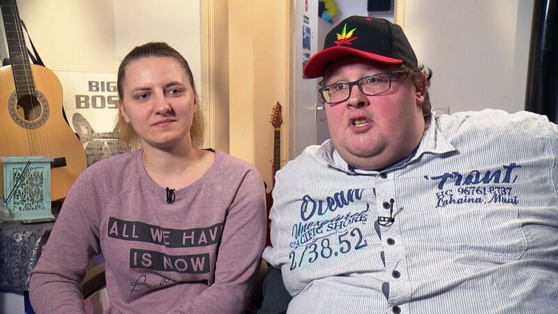 Tobias und Jenny leben von Grundsicherung – nun soll die Familienplanung als neue Einnahmequelle dienen. – Bild: RTLZWEI