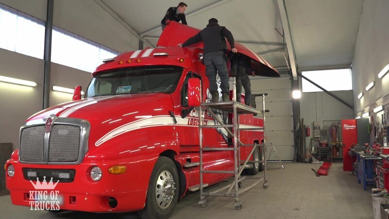 Die Truppe bringt einen Kenworth T2000 auf Vordermann. – Bild: DMAX