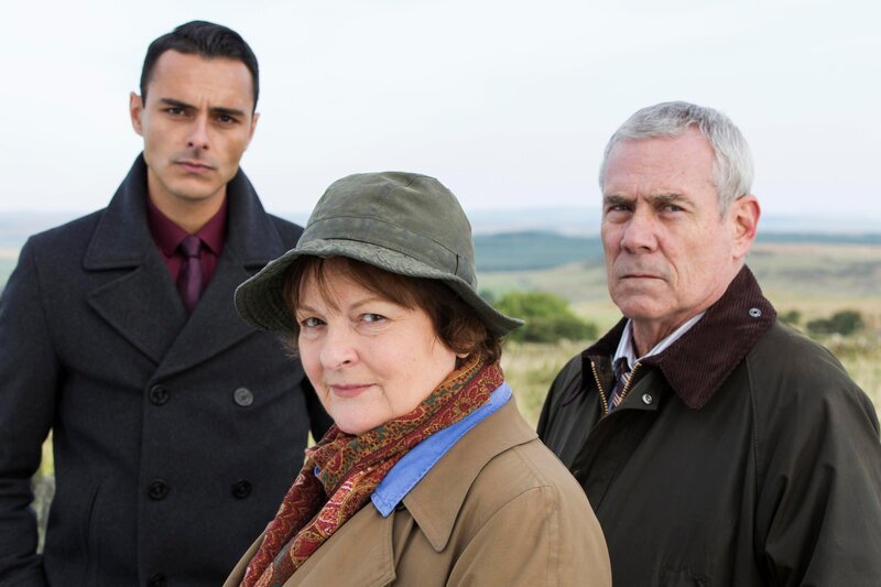 In der Mitte: DCI Vera Stanhope (Brenda Blethyn) – Bild: ITV Studios
