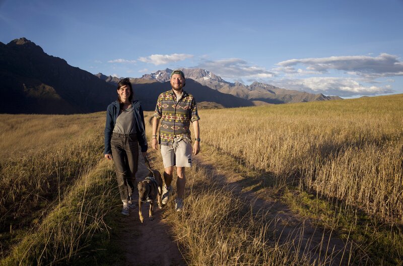 Svenja und Sebastian wandern mit Hündin Pepper auf dem Inka-Trail, nördlich von Cusco in Peru. – Bild: phoenix/​ZDF/​Hans Jakobi