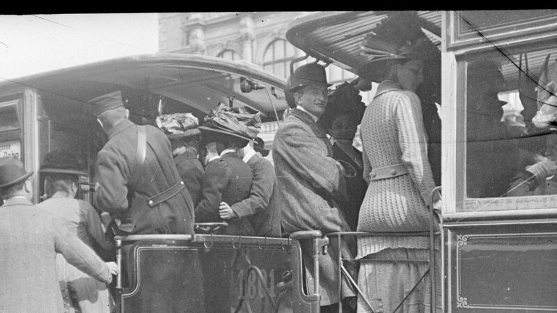 Historische Aufnahme zum Thema Verkehr in Wien. – Bild: PAMMER FILM/​Wien Museum /​ ORF /​ Peter Kainz