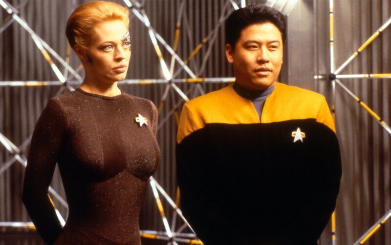 Kate Mulgrew (Captain Kathryn Janeway) – Bild: CBS Studios Inc. /​ SYFY