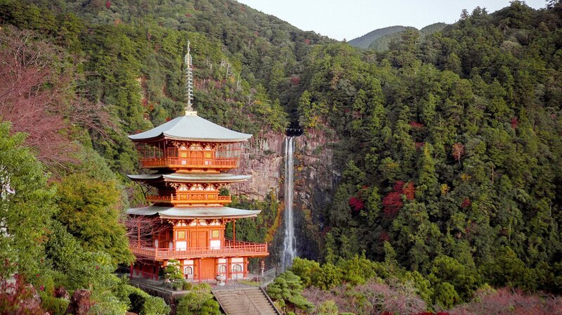Nachi Taisha Nachi-no-Taki-Tempel und Nachi-Wasserfall (Kumano Kodo, Japan) – Bild: phoenix/​ZDF/​Raúl García Pérez