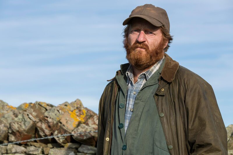 Mal Hinkin (David Wilmot) scheint an dem Tod seiner Tochter Mia zu zerbrechen. – Bild: ITV Studios Limited