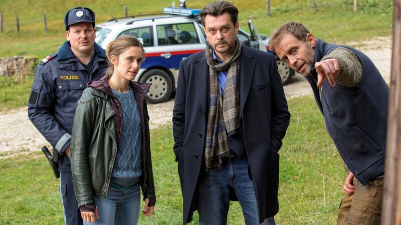 (v.li.): Holger Schober (Ferdinand Franz), Miriam Stein (Sandra Mohr), Hary Prinz (Sascha Bergmann), Julian Weigend (Veit Schindler). – Bild: ZDF und ORF/​Allegro Film/​Stefan Haring