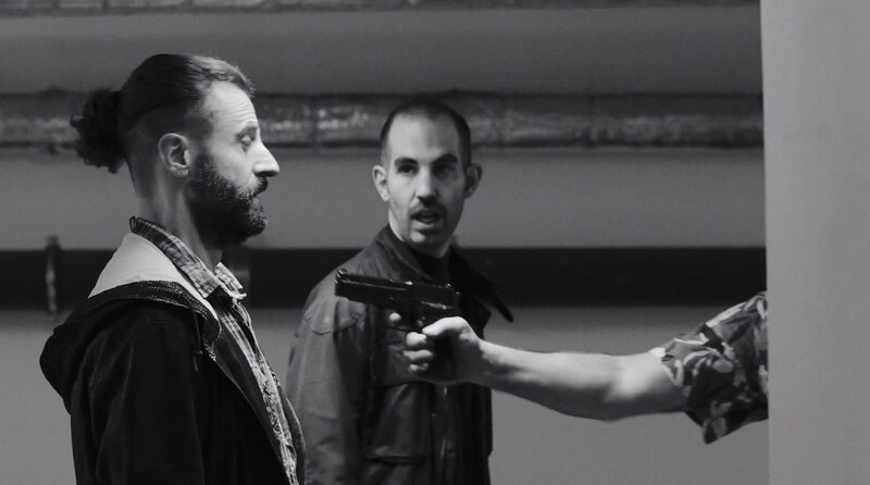 vl.n.r. Gino (Carlo Loiudice) und Ninja (Marc Philipp) werden von Cem (Cem Sultan Ungan) bedroht. – Bild: WDR/​Finimondo Productions