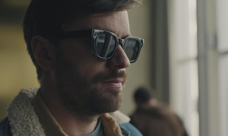 Roman (Bart Kelchtermans) erklärt sich dazu bereit, einen gefährlichen Einsatz zu übernehmen. – Bild: Dries De Clercq /​ ZDF