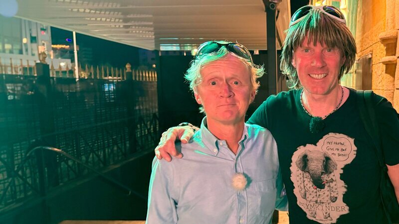 Eine Insel mit zwei Krauses! Mickie (re.) und Pierre M. – Beschreibung ihrer Bühnenrollen und Publikumsreaktion. – Bild: 3sat