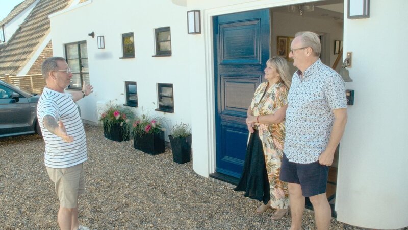 (v.l.n.r.) Mark Millar; Suzanne; John – Bild: PI PRODUCTIONS LIMITED 2021 Lizenzbild frei