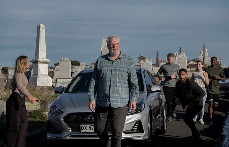 L-R: Tuuli Narkle as AFP Liaison Officer Constable Evie Cooper, William McInnes as Forensic Pathologist Dr. Roy Penrose and Sean Sagar as Special Agent DeShawn Jackson in episode 3, season 2 of NCIS: Sydney. – Bild: Daniel Asher Smith /​ CBS/​Paramount