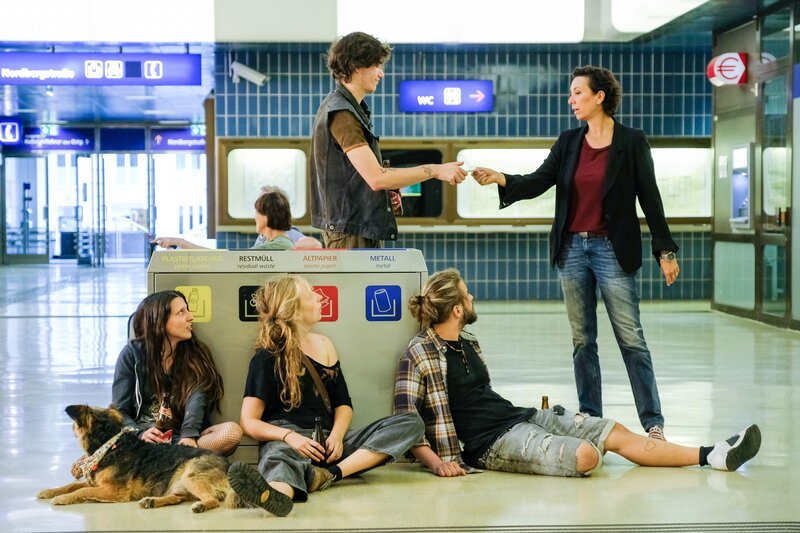 Angelika Schnell (Ursula Strauss, r.) – Bild: Petro Domenigg /​ ORF /​ MR Film