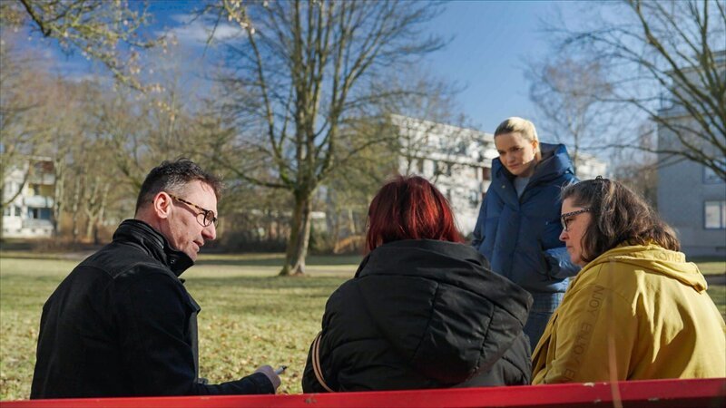 Aufsuchende Beratung in Berlin: Wer nicht im Jobcenter auftaucht, zu dem kommt das Jobcenter nach Hause. – Bild: ZDF