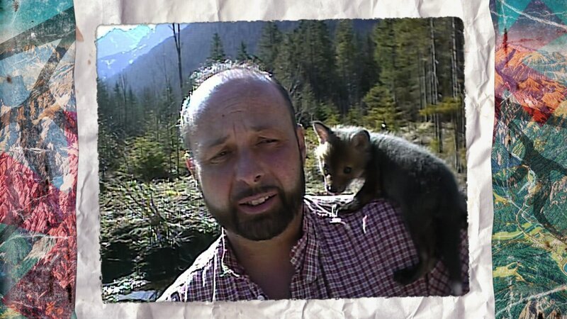 Berufsjäger mit einem jungen Fuchs. – Bild: ORF