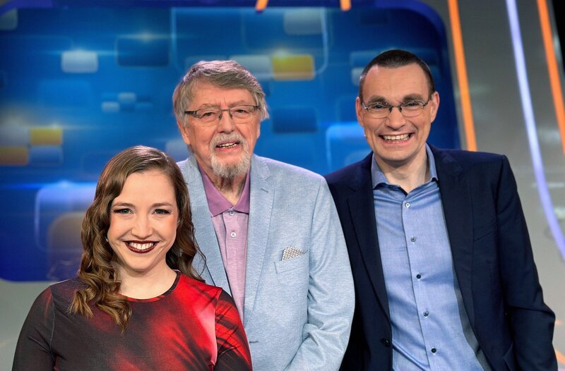 Quizduell-Olymp: Marie-Louise Fick (l.), Prof. Eckhard Freise (M.) und Thorsten Zirkel (r.) – Bild: ARD/​ITV Studios