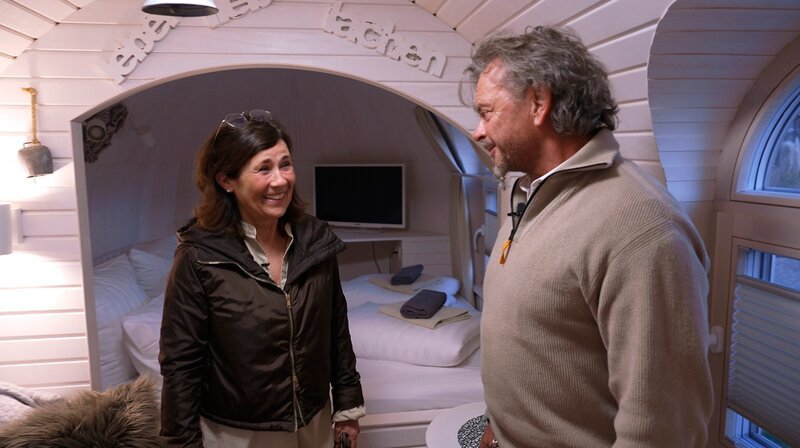 Britta und Andreas (l) testen Glamping im Münsterland – Iglu Camping! – Bild: WDR/​Sagamedia