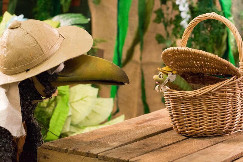 Bereit zum Abflug? Rudi (Lennart Morgenstern) nimmt Lotti (Heide Evers) mit auf eine ganz besondere Dschungelreise – Bild: ZDF/​Zia Ziarno