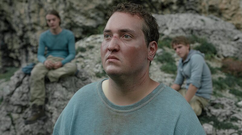 Ist Marvin (Rouven Israel, Mitte) schuldig? – Bild: WDR/​X-Filme Creative Pool/​Luis Zeno Kuhn