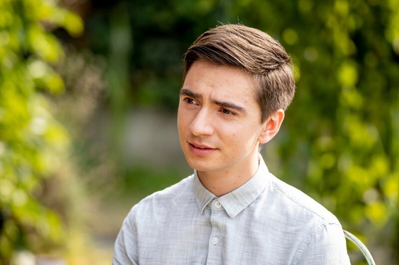 Toni (Ivo Kortlang). – Bild: TVNOW /​ Martin Rottenkolber