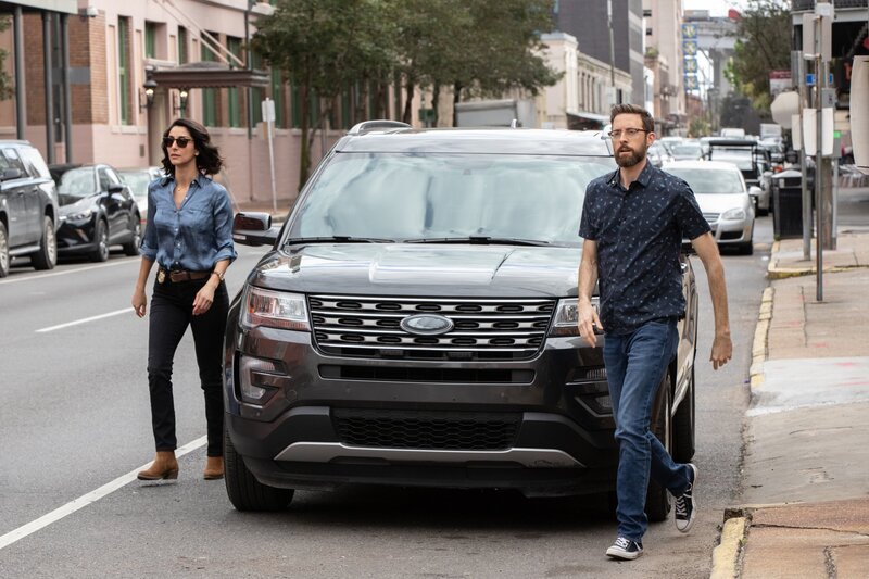 Special Agent Hannah Khoury (Necar Zadegan, l.); Forensiker Sebastian Lund (Rob Kerkovich, r.) – Bild: CBS Broadcasting Inc.