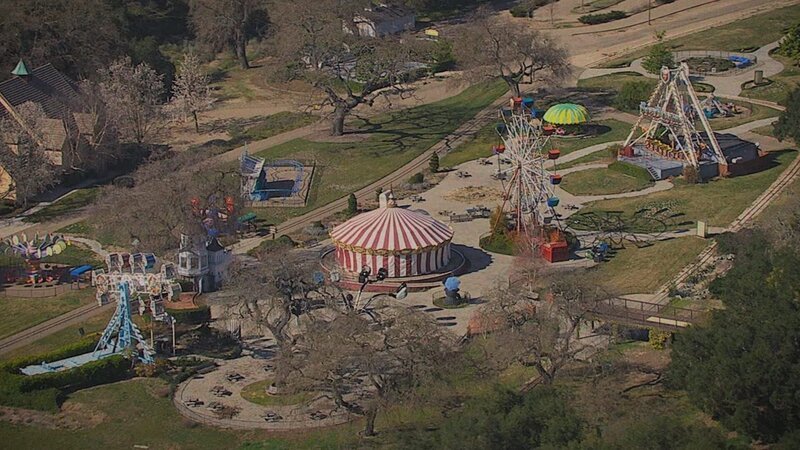 Jacksons Kinderparadies: Die Neverland-Ranch spielt im Missbrauchsprozess eine zentrale Rolle. – Bild: ZDF und Wonderhood Studios