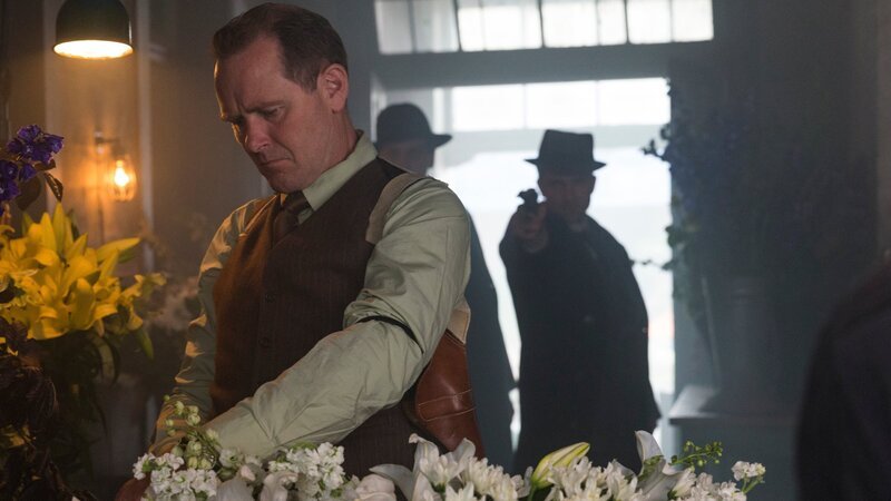 Dean O’Banion wird in seinem Blumenladen erschossen. – Bild: ZDF