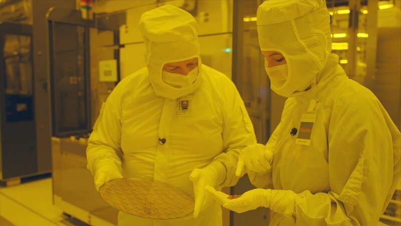 Deutschland: Rund 1.500 Arbeitsschritte sind nötig, um einen Mikrochip herzustellen. – Bild: ORF
