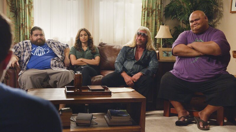 Sind besorgt um Steves Gesundheit: (v.l.n.r.) Jerry Ortega (Jorge Garcia), Tani Rey (Meaghan Rath), Dog the Bounty Hunter (Duane „Dog“ Chapman) und Kamekona (Taylor Wily) … – Bild: 2017 CBS Broadcasting Inc. All Rights Reserved. Lizenzbild frei