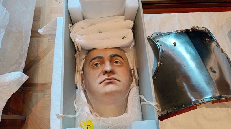 Gesichtszüge von August dem Starken nach einer Lebendmaske gestaltet. – Bild: MDR/​Heike Römer-Menschel