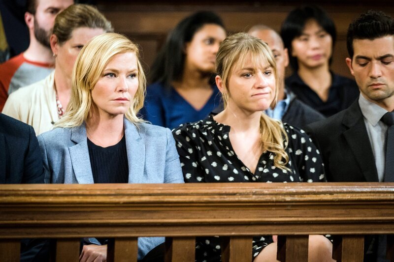 Amanda Rollins (Kelli Giddish, l.), Jenna Miller (Brit Morgan) – Bild: Super RTL