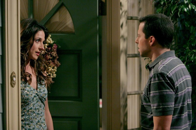 Judith Harper (Marin Hinkle, l.); Alan Harper (Jon Cryer, r.) – Bild: Warner Bros. Entertainment, Inc.