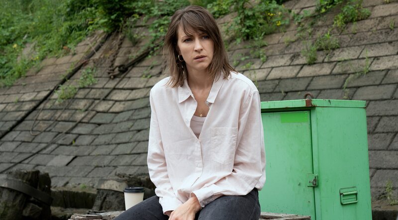 Daniels Auftauchen in Hamburg hat Fiona Garbe (Natalia Belitski) zum Nachdenken gebracht. Sie will reinen Tisch mit ihm machen. – Bild: Marion von der Mehden /​ ZDF