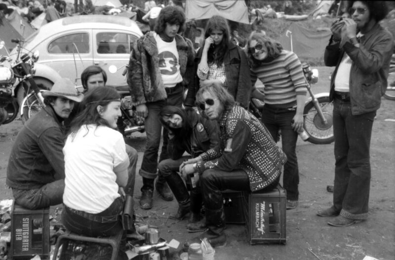 Für Ordnung auf dem Festival sorgen die Bones, eine Rockergang. – Bild: SWR/Hartmut Henning Für Ordnung auf dem Festival sorgen die Bones, eine Rockergang. – Bild: SWR/Hartmut Henning