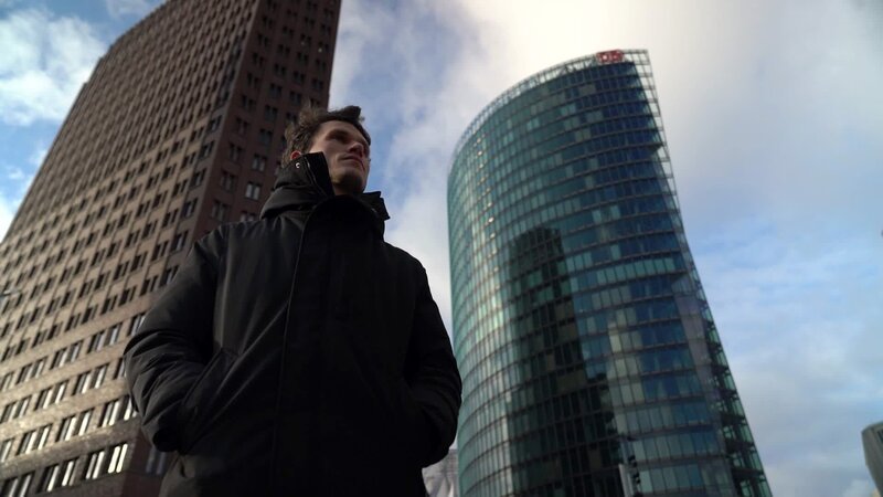 Jakob Simmank. – Bild: ORF/​Mark Glassner und Sarah Diehl
