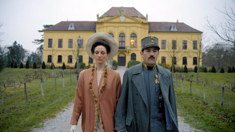 Kaiserin Zita und Kaiser Karl I.  Nach Ende des 1. Weltkrieges verzichtet Kaiser Karl I. auf die Regierungsgeschäfte und die Familie fand neben Schloss Schönau auch in Schloss Eckartsau Zuflucht. – Bild: 3sat