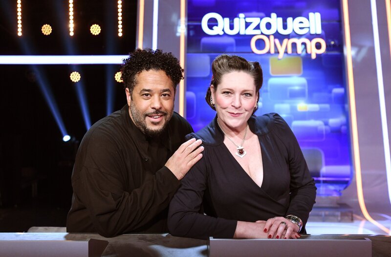 Die Kandidat:innen des Teams „Musik“: Adel Tawil (l.) und Anna R. (r.). – Bild: ARD/​Uwe Ernst