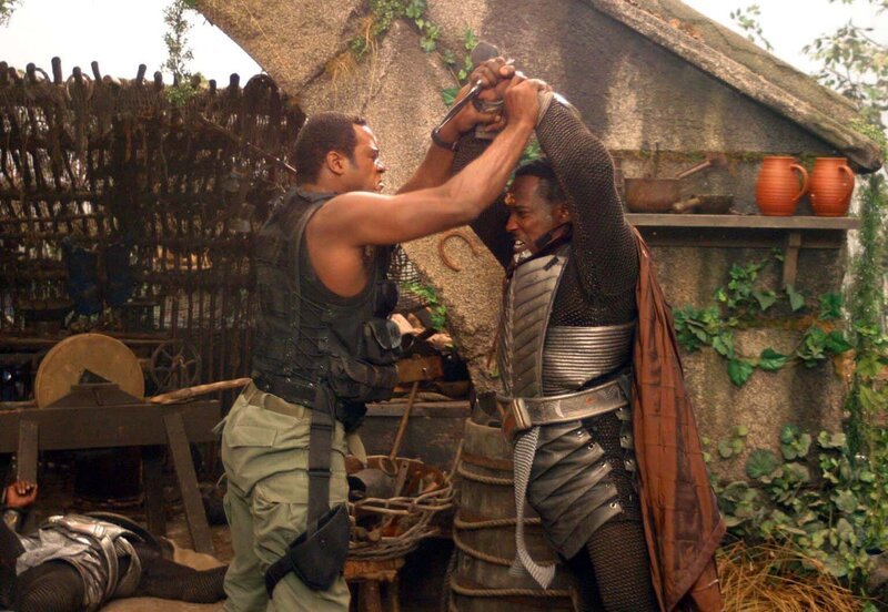 First (Wayne Brady, re.) will Teal’C (Christopher Judge, li.) ein für alle Mal beseitigen … – Bild: RTL II