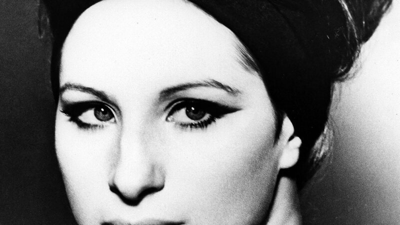 Mit ihren Filmen und ihrer Musik begeistert sie ein Millionenpublikum: Barbra Streisand. – Bild: Michael Ochs/​Getty Images